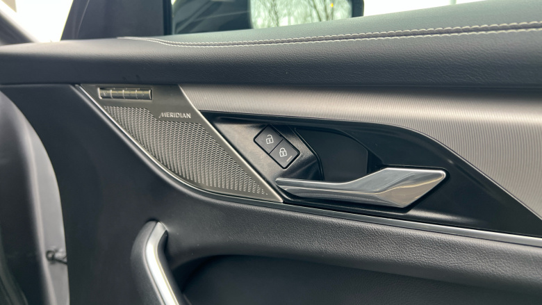 Jaguar F-Pace 2.0 P400e R-Dynamic SE Black 5dr Auto AWD Estate